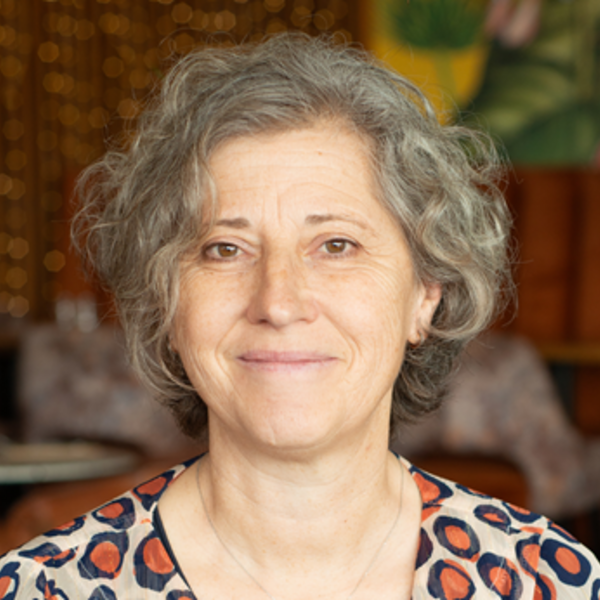 30 ans d'observation en tant qu'audioprothésiste. Une certitude.  Un impératif. Être  correctement stimulé tout au long de sa vie pour bien évoluer au fil des années. L'experte en stimulation cognitive répond à cet enjeu